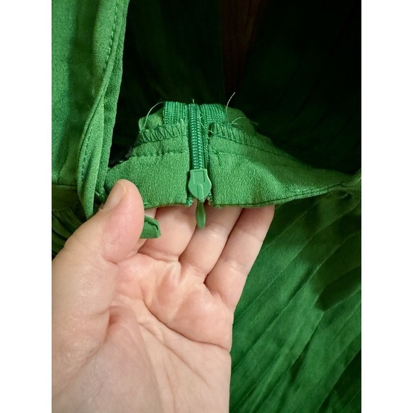 Pretty Little Thing Women Romper Playsuit Green Pleated Plunge Long Sleeve UK 12 - Picture 10 of 12